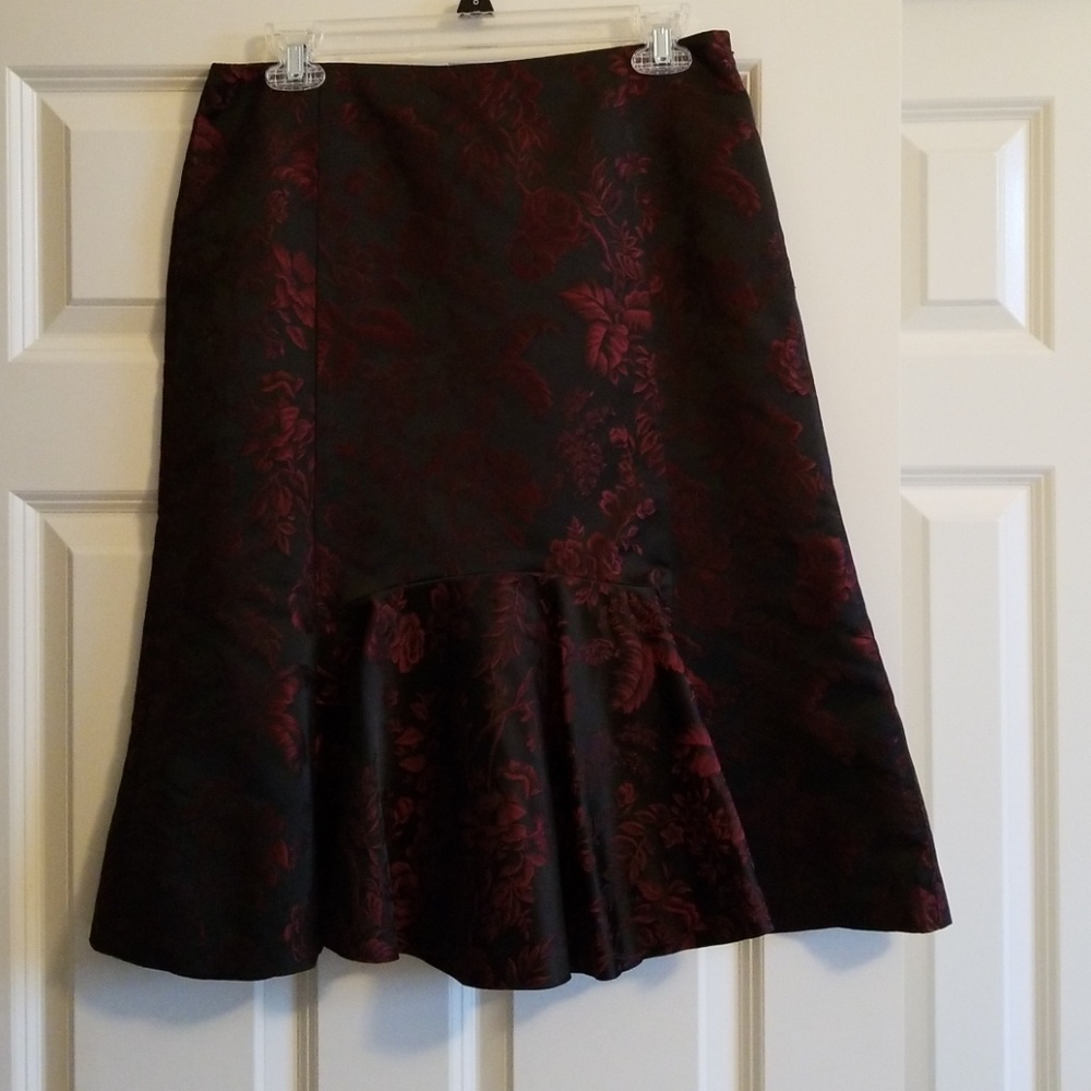 Ann Taylor Red & Black Flared Jaquard Skirt (8)